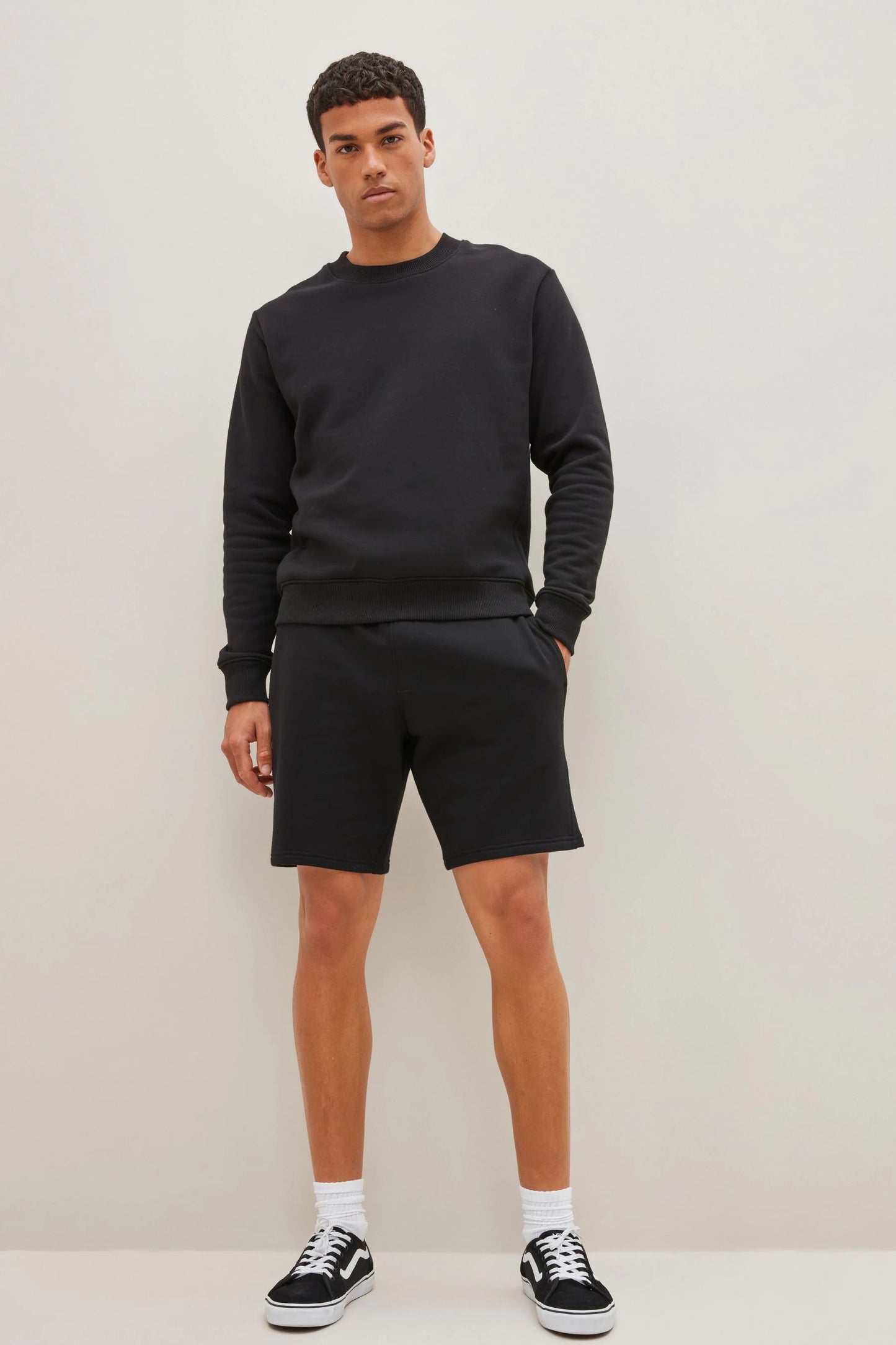 CLASSIC BLACK SWEATSHIRT ( REGULAR FIT )