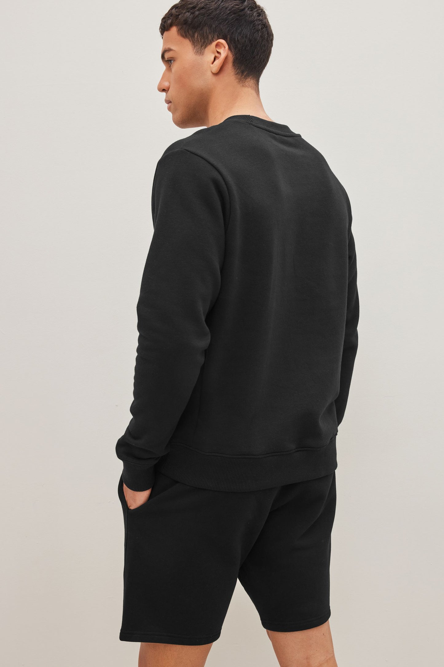 CLASSIC BLACK SWEATSHIRT ( REGULAR FIT )